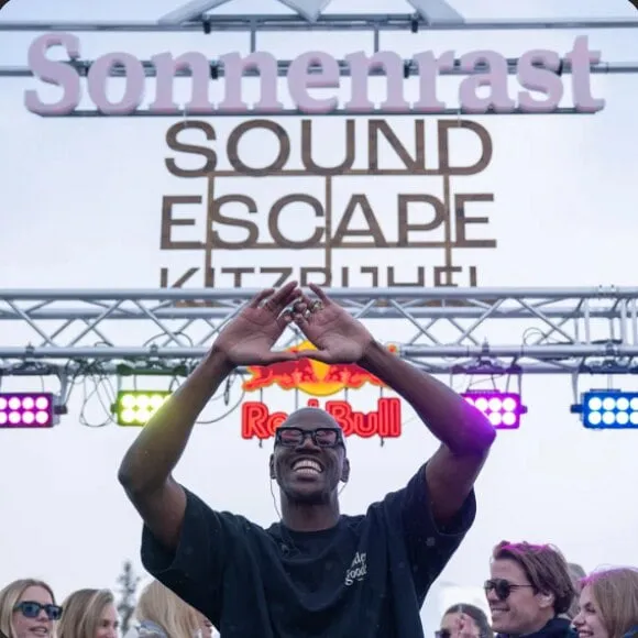 DJ auf der Bühne beim Sound Escape